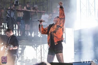Sleigh Bells  16