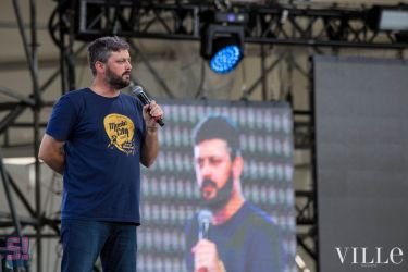 Nate Bargatze  1