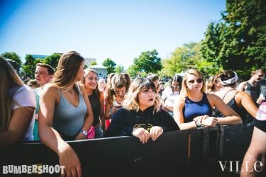 Crowd 4878