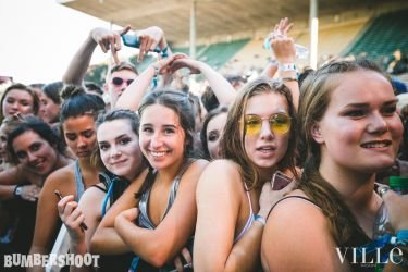 Crowd 5480