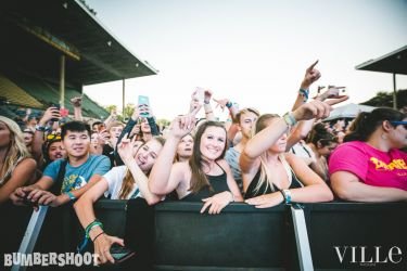 Crowd 5698