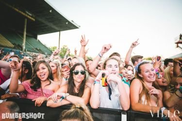 Crowd 5702