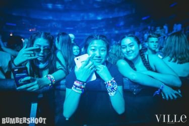 crowd 7739