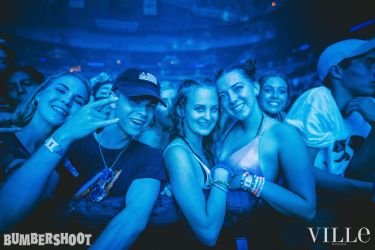 crowd 7749