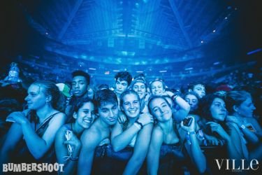 crowd 7756