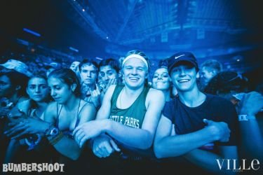 crowd 7762