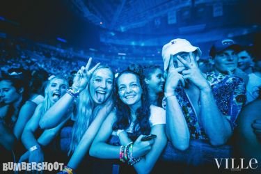 crowd 7765