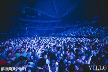 crowd 7885