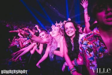 crowd 7924